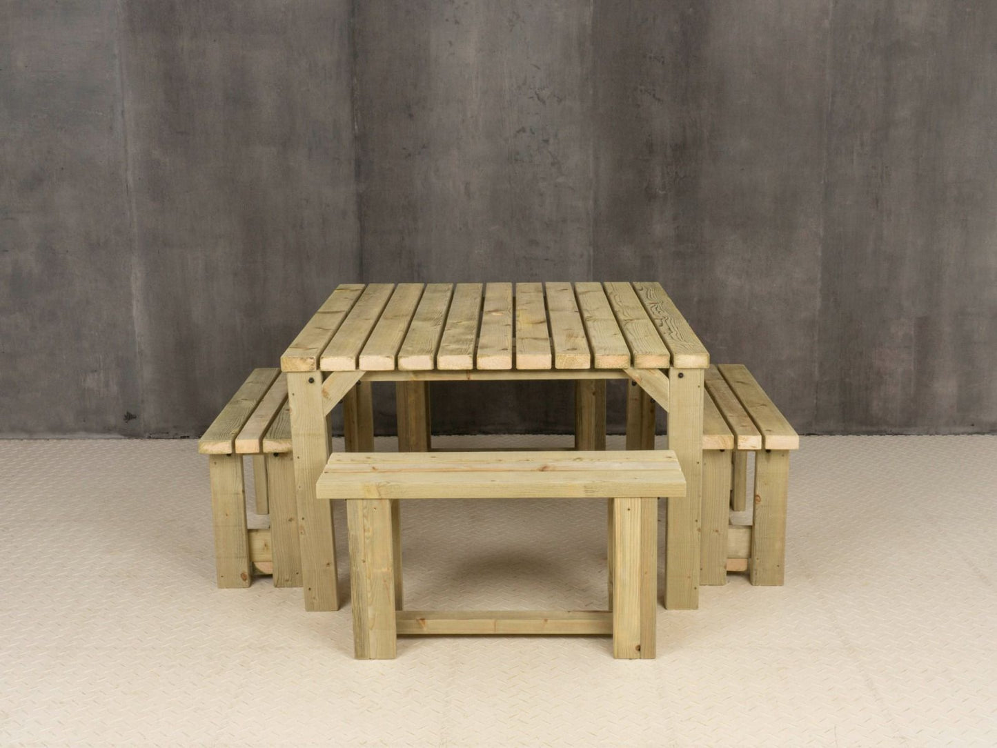 QUADRUM Picnic Table With 4 Benches